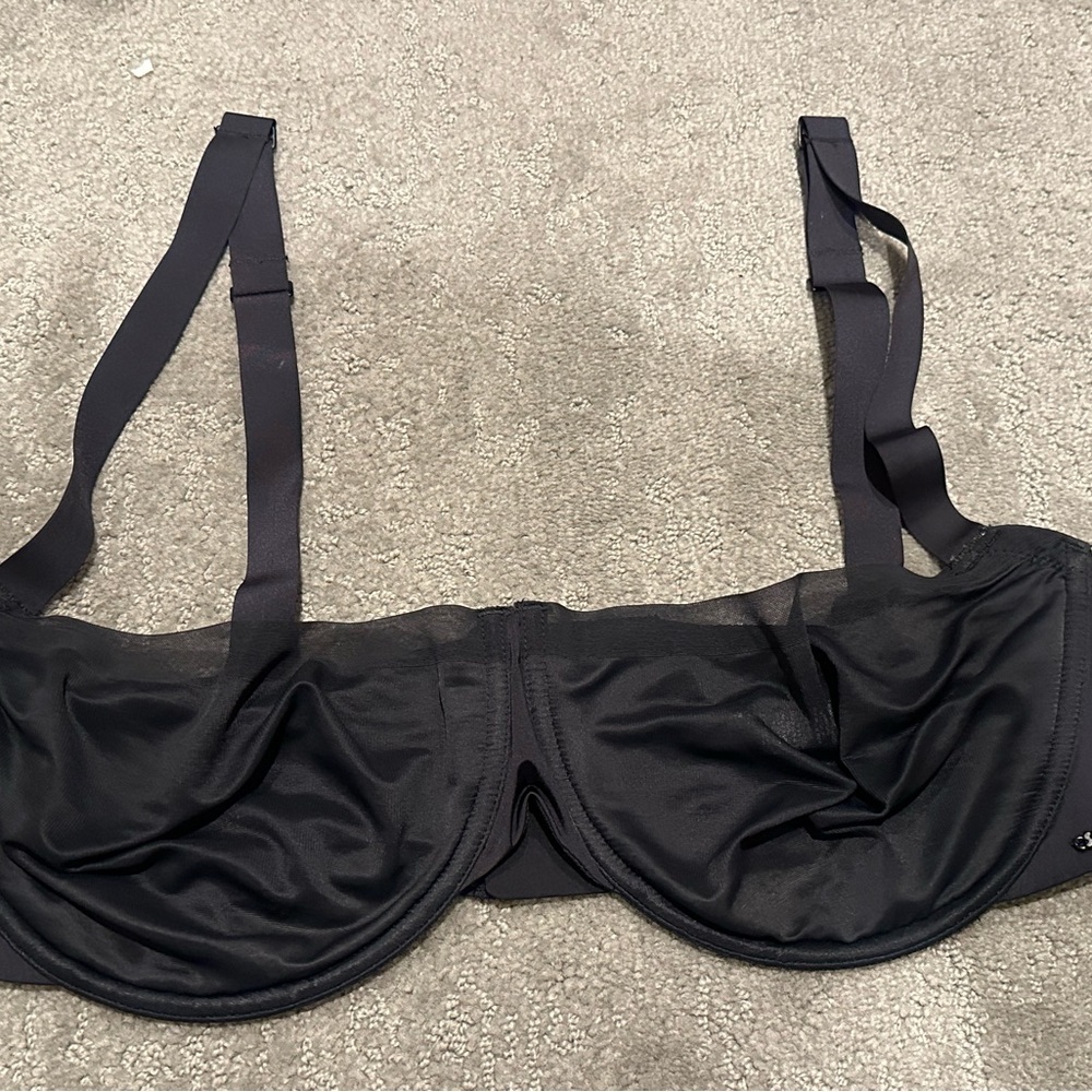 SKIMS No show molded Balconette Underwire Bra - Onyx (black) - 40D